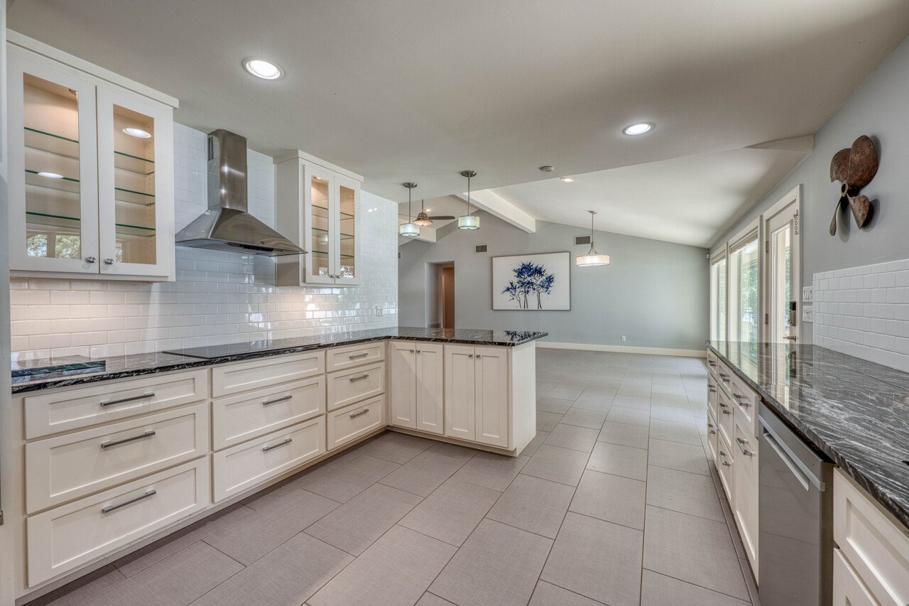 1704 Bluebonnet Lane
