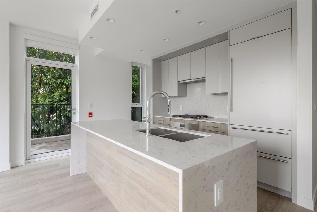 7638 Cambie St, #106