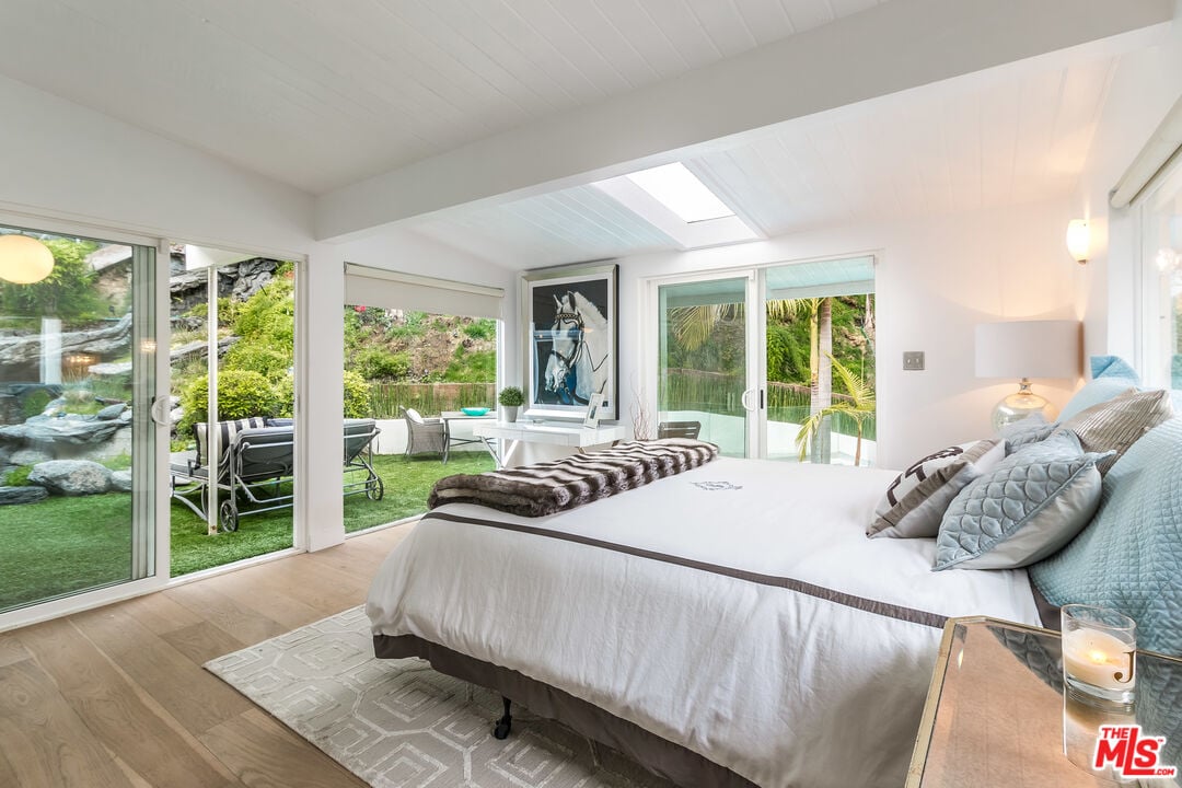 Halo Manor, Braeridge Dr, 90210