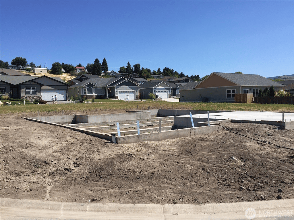 106 Village Dr