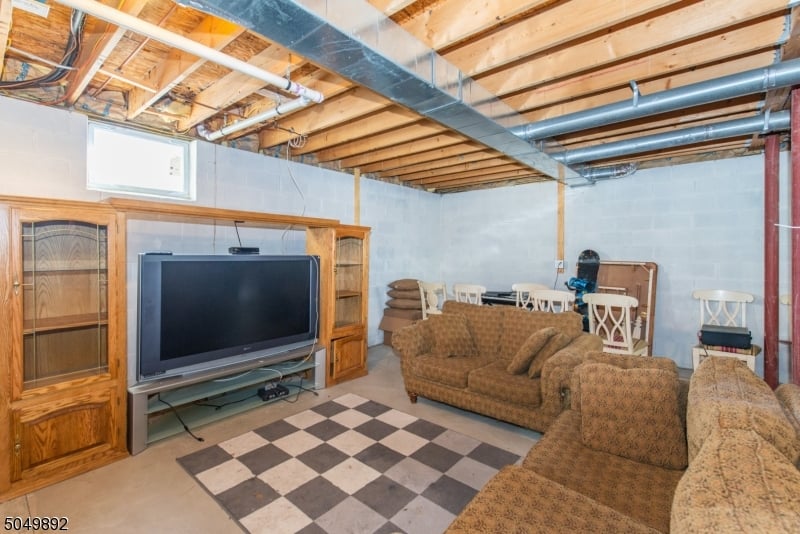 557 Lathrop Ave