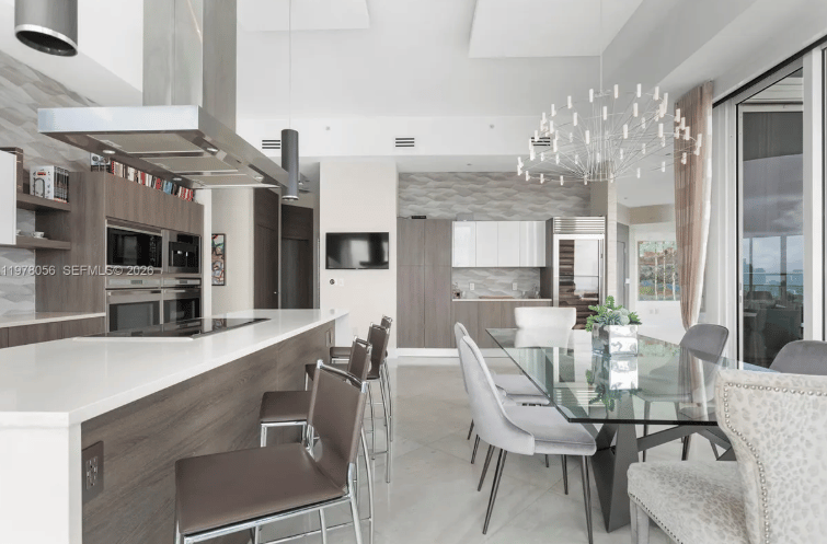 LUXURY IN THE MIAMI SKY