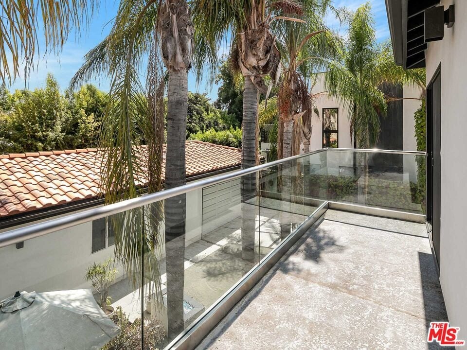 844 N La Jolla Ave