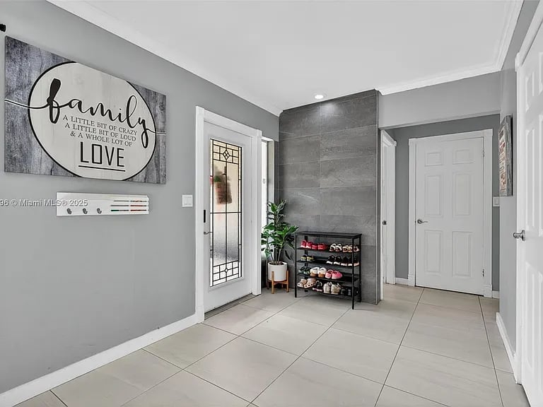 801 Holly Ln, Plantation