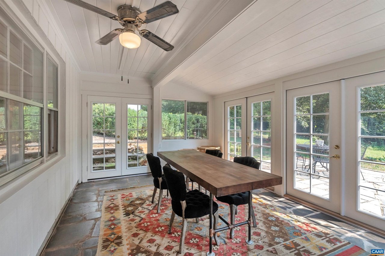 1427 Gentry Ln