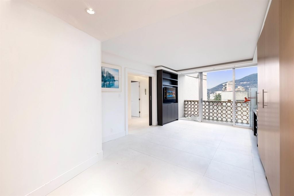 2135 Argyle Ave, #905