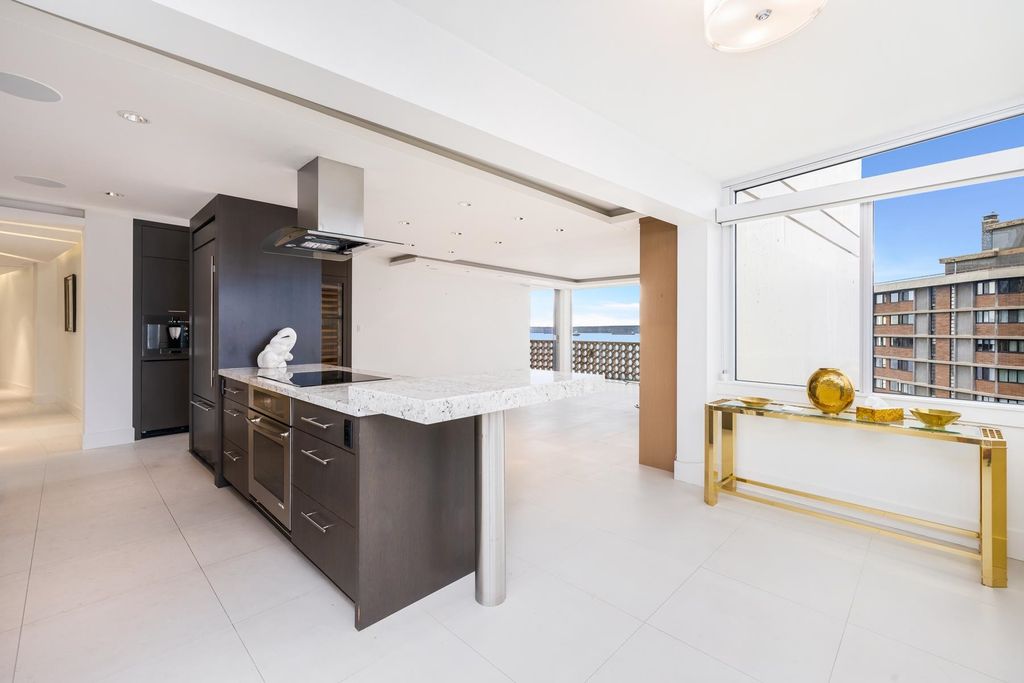 2135 Argyle Ave, #905