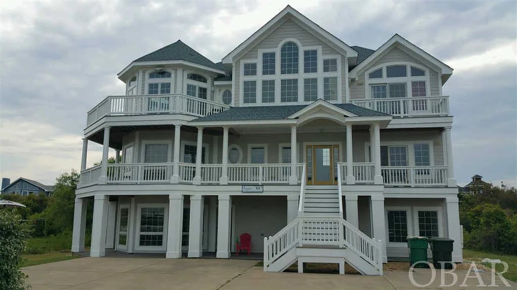 1062 Lighthouse Dr