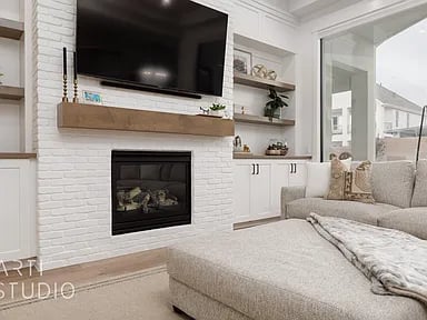 1057 E Iron Horse Dr