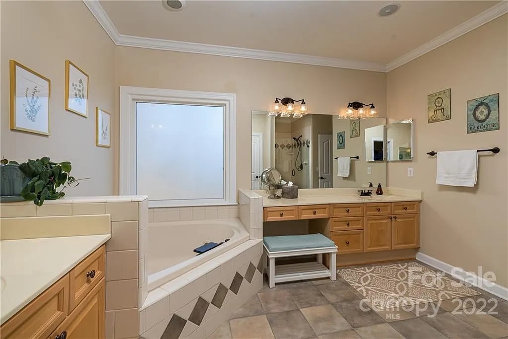 10405 Sundance Ct