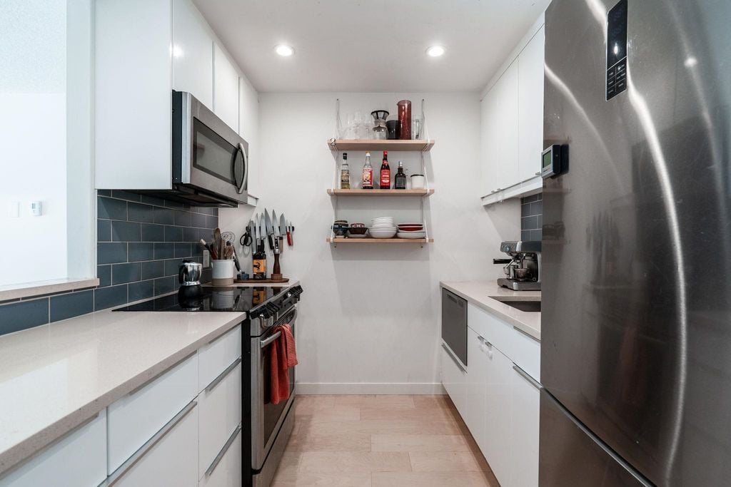 2328 Oxford St, #204