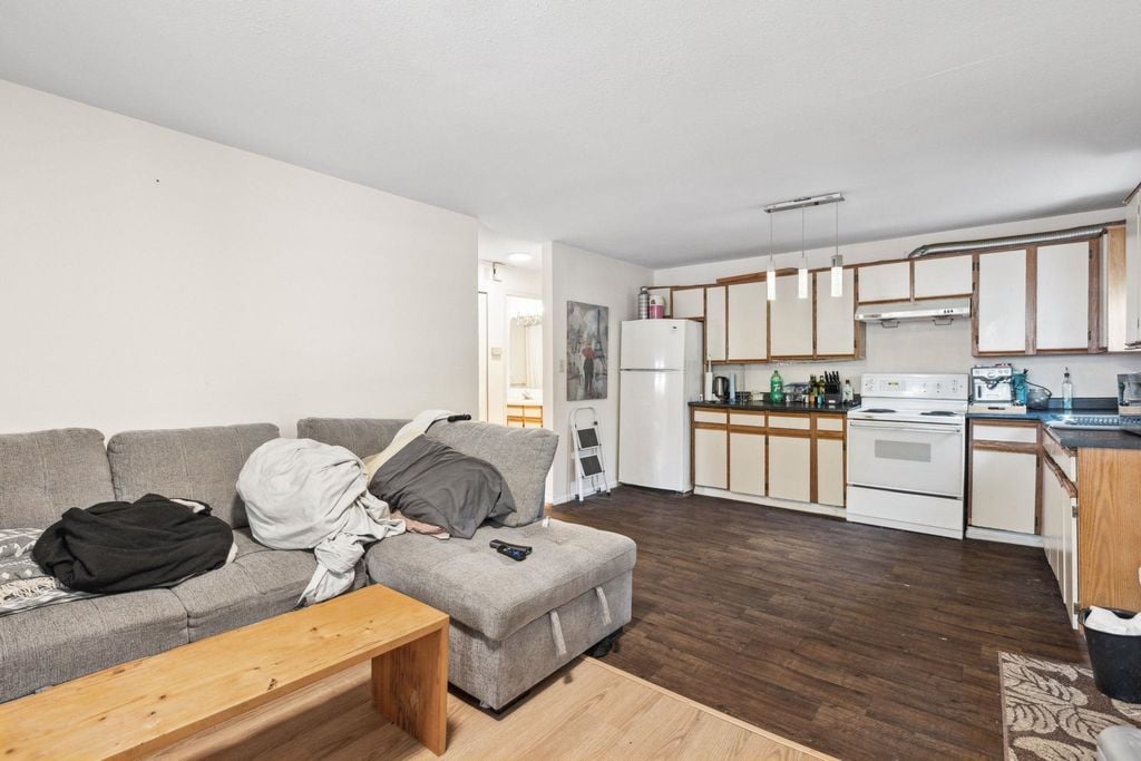 21 E King Edward Ave