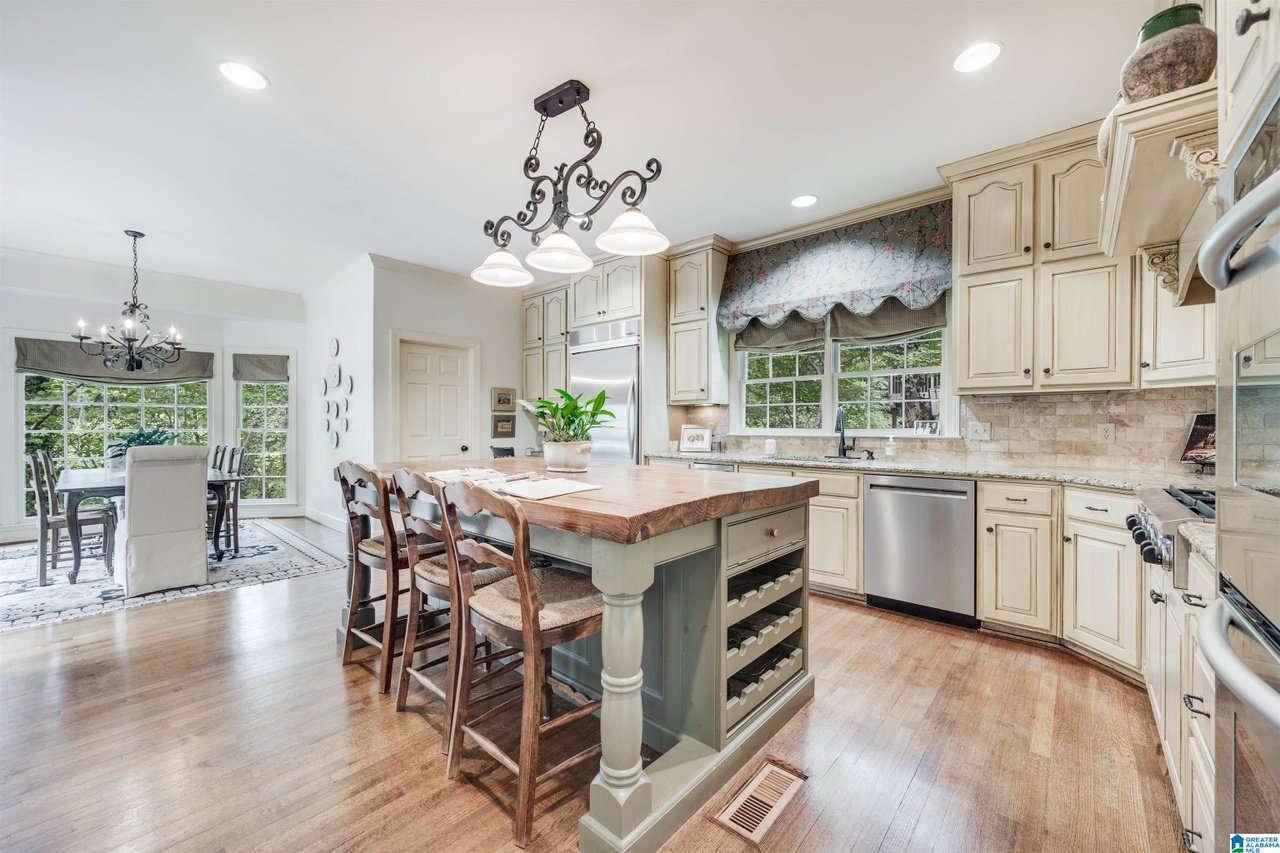 2728 COUNTRYWOOD WAY