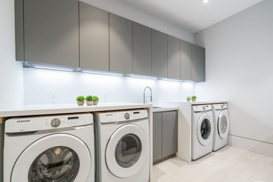 Silverreach Pavilion, N Hillcrest Rd, 90210