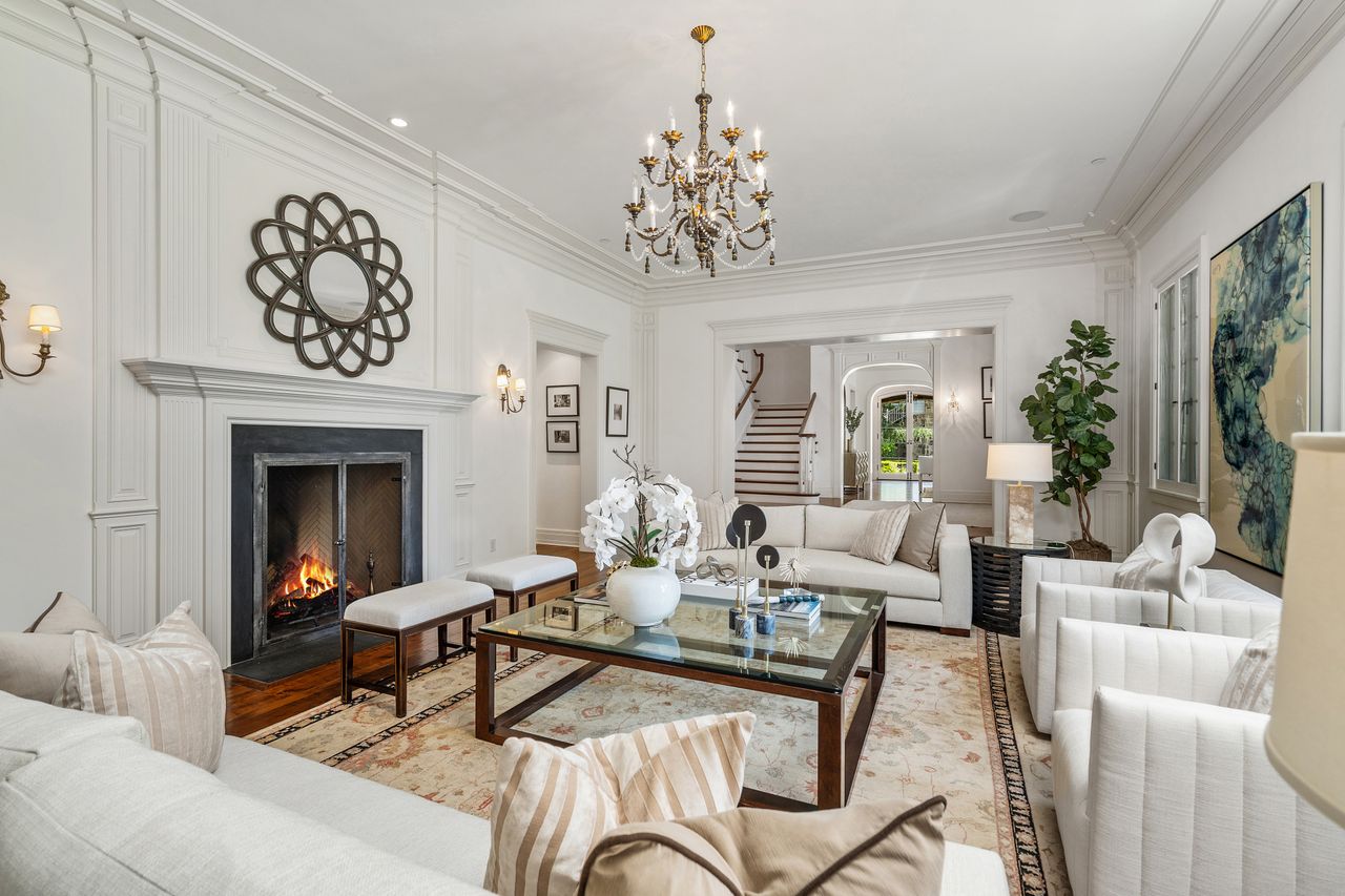 English Country Manor In Toluca Lake