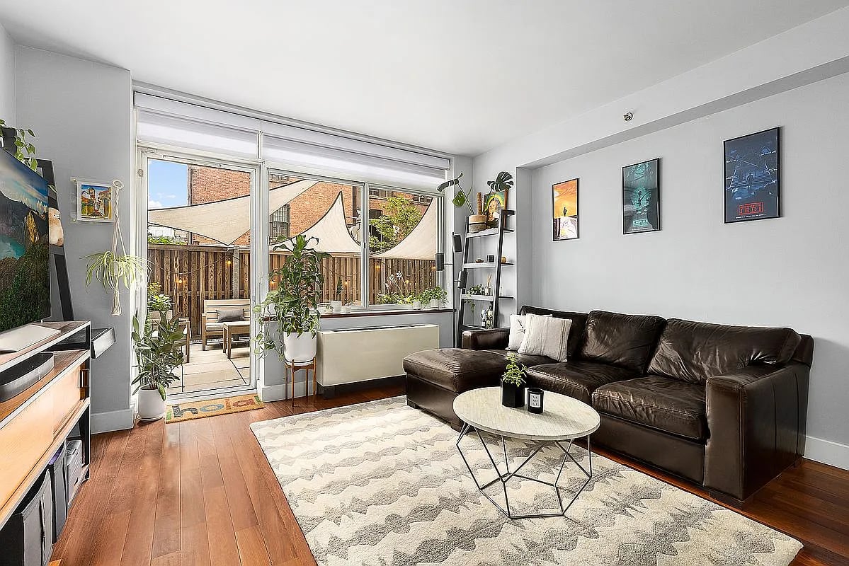 84 Front St, #2A