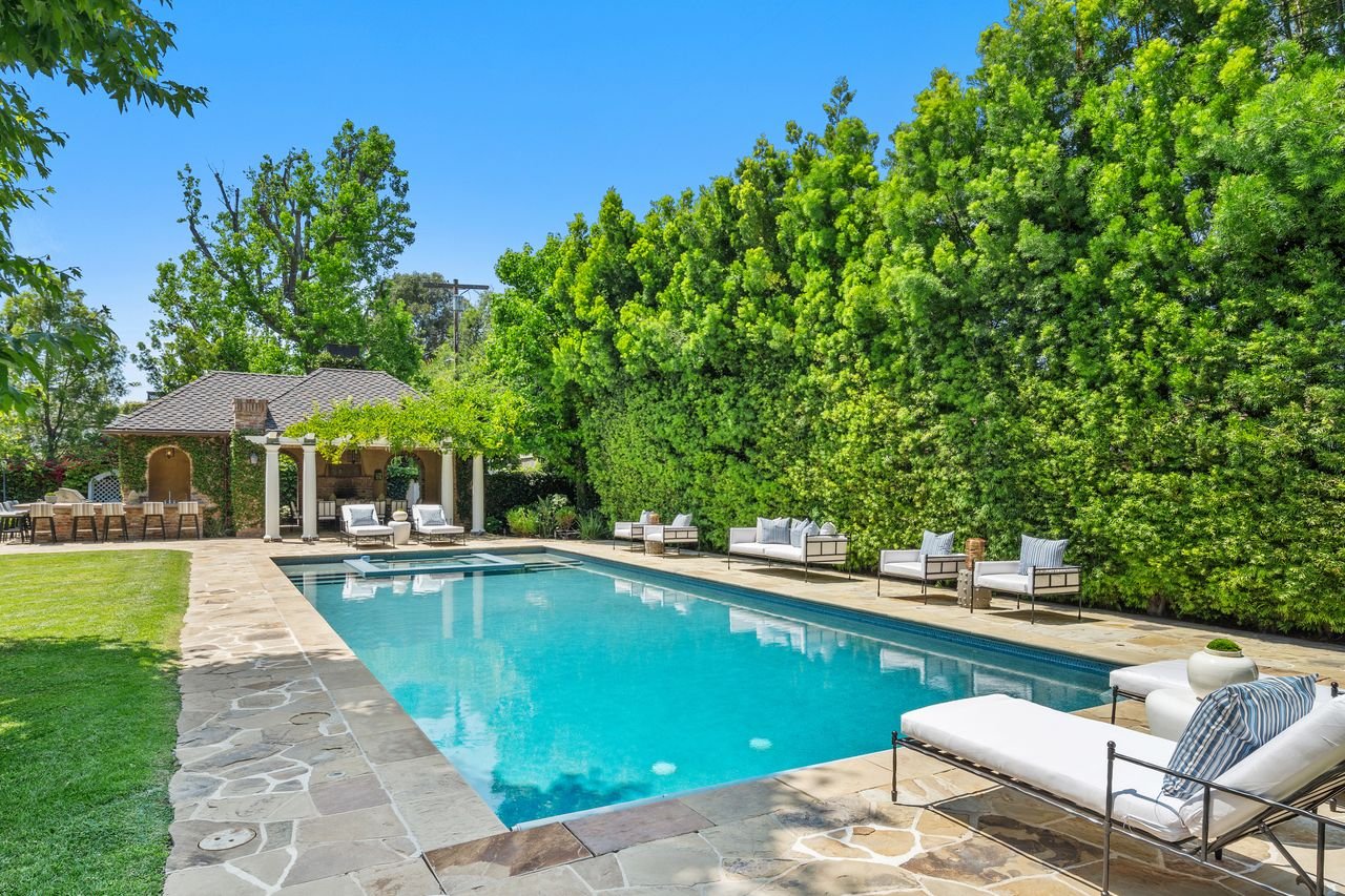 English Country Manor In Toluca Lake