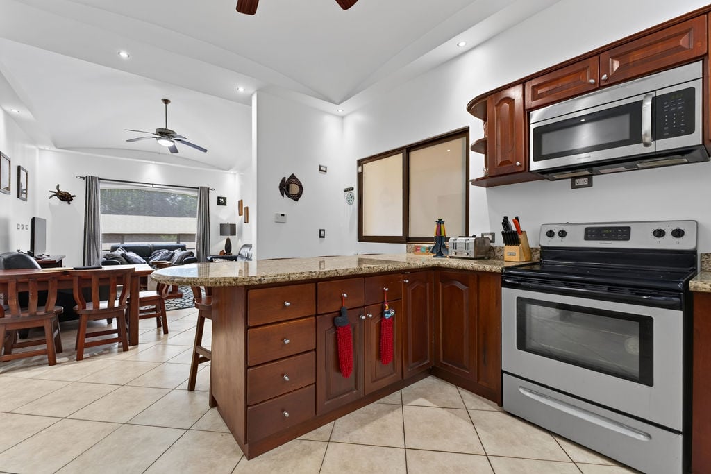 The Oaks #21 | Top-Floor, Turnkey Condo Minutes from Tamarindo