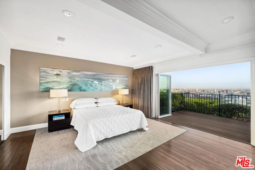 Sierra Mar Dr, 90069