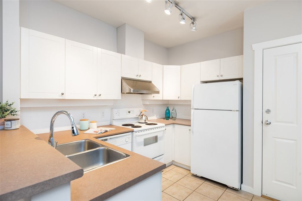 15 6th Ave, #135