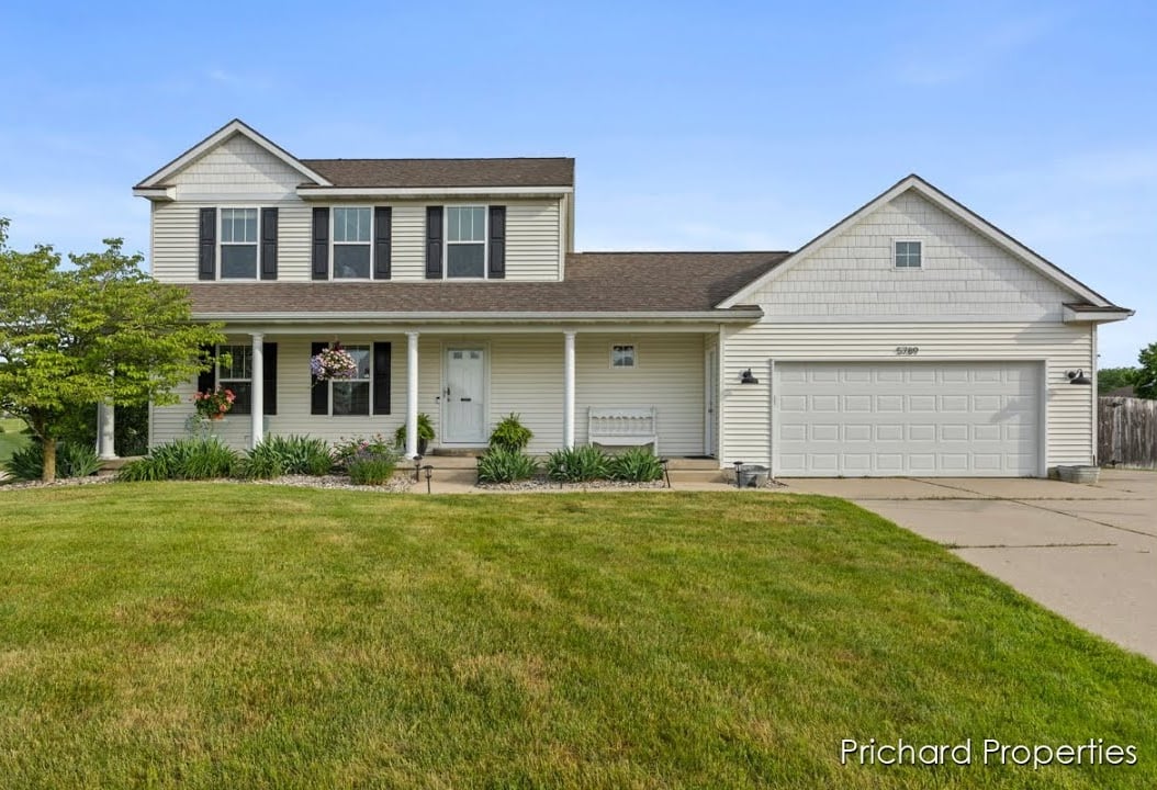 Stunning Upgraded Home in Wyoming, MI | 5789 Walnut Ridge Drive SW Tour