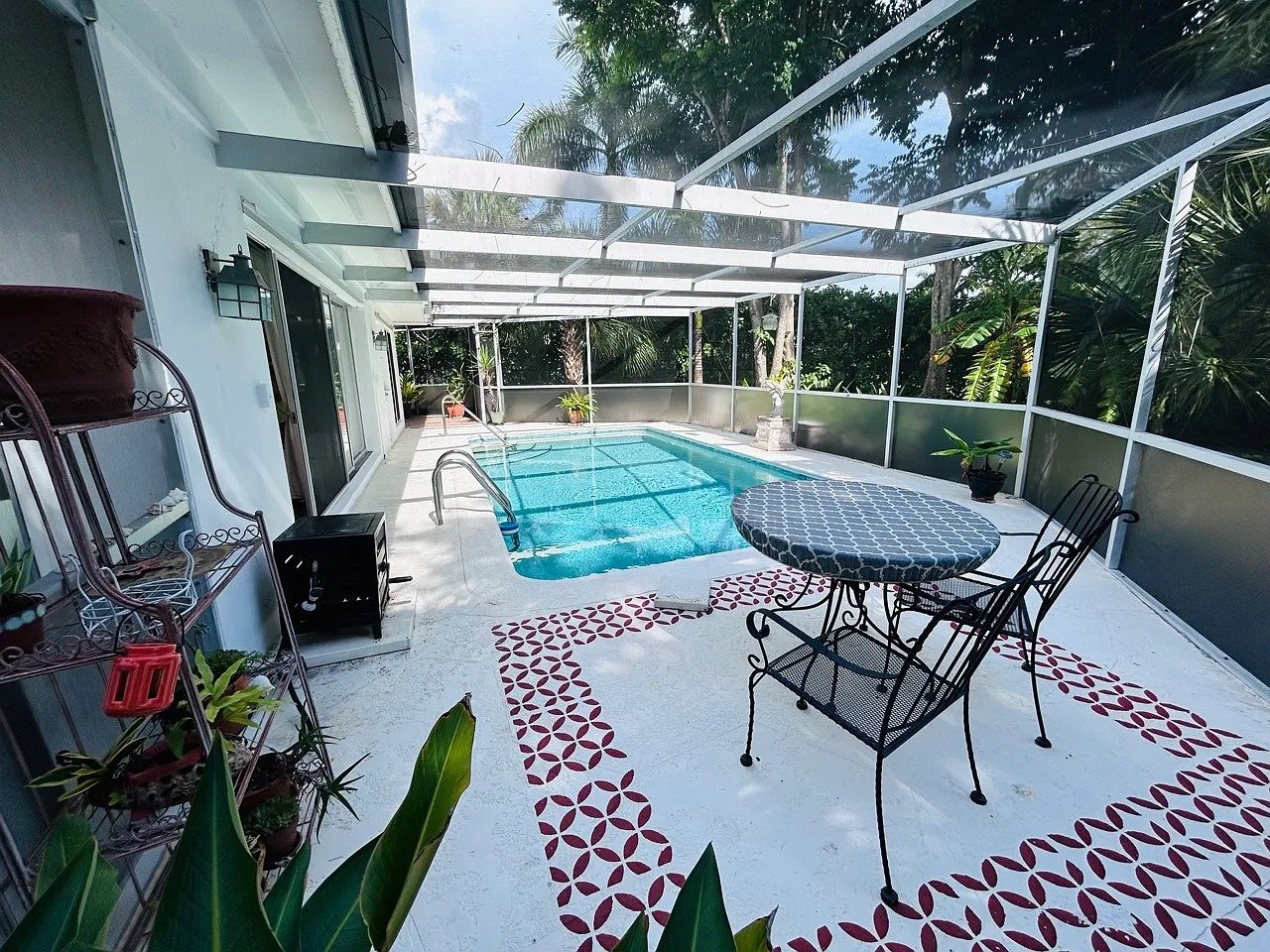 600 Pine Ct