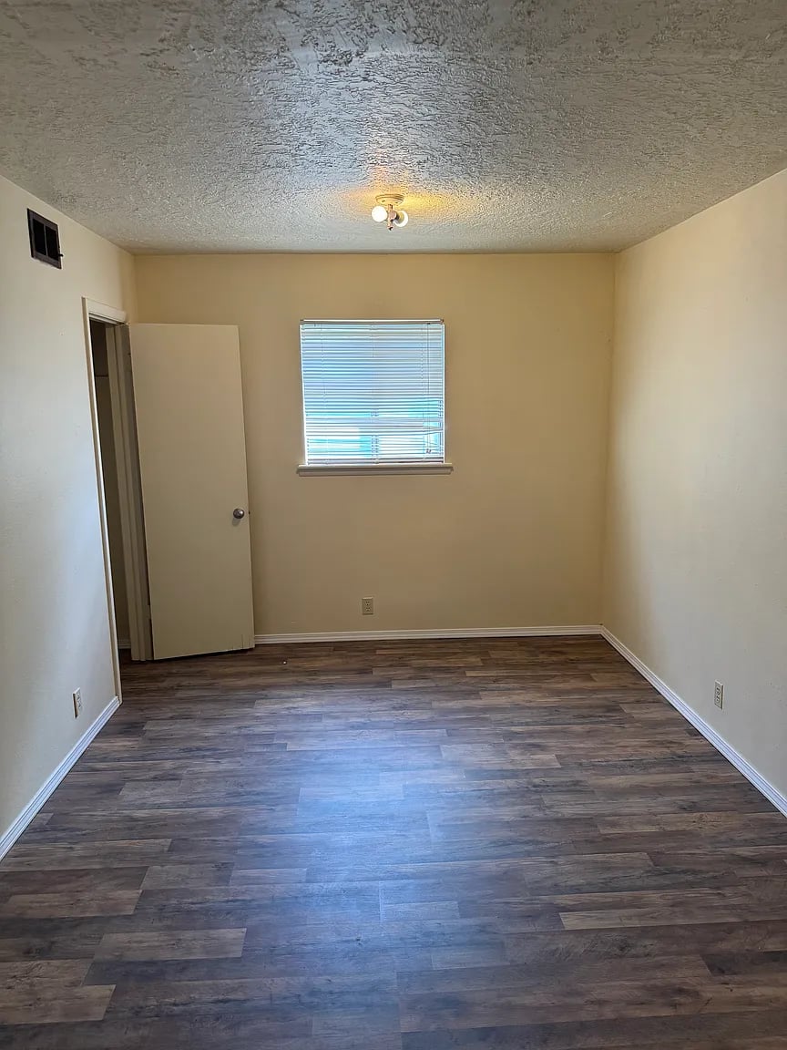 517 W Polk St