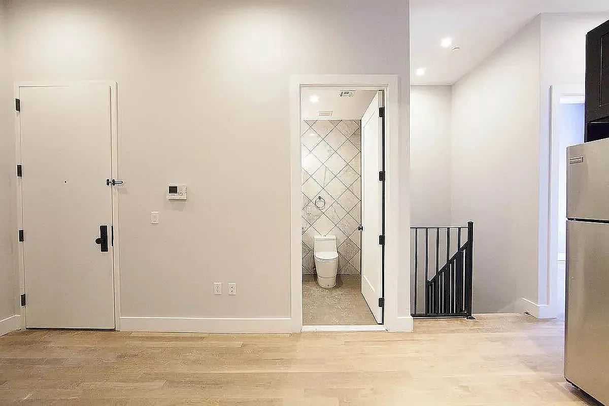 613 Woodward Ave 3C