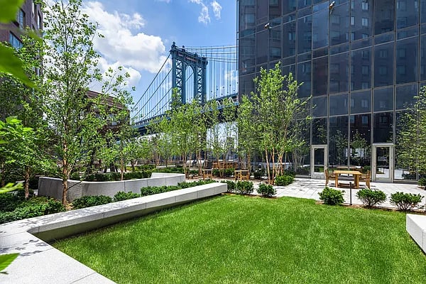 252 South Street Unit: 8J