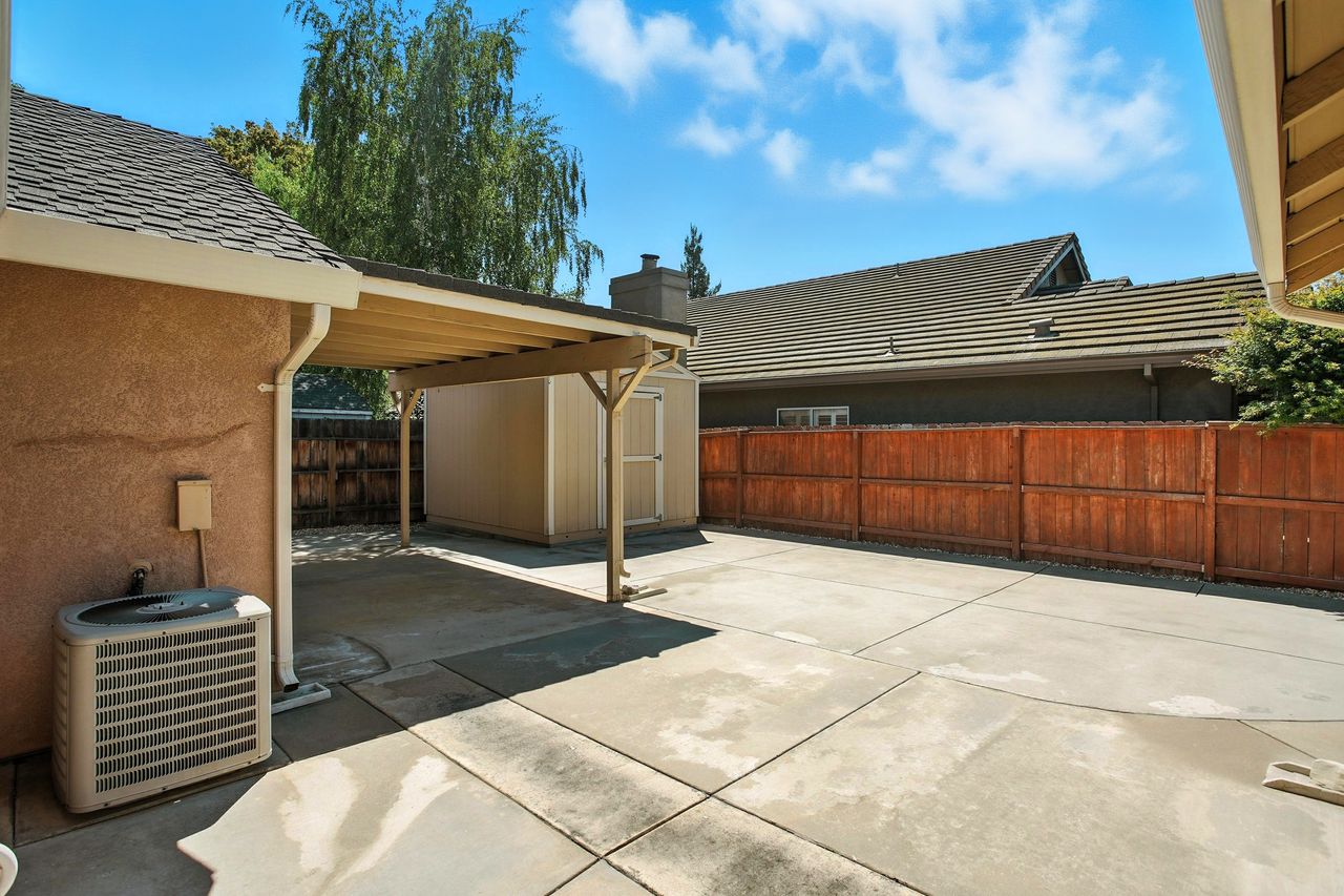 Great Custom Home in Galt! 