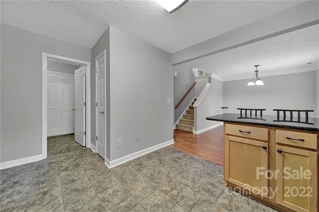 206 Forest Oaks Dr