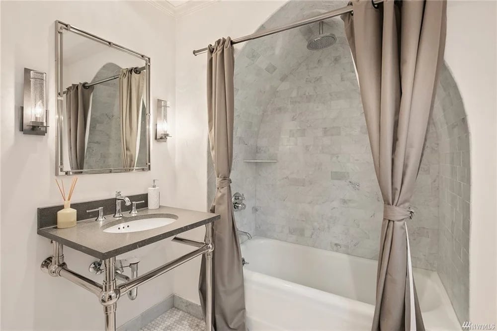 1621 Shenandoah Dr E