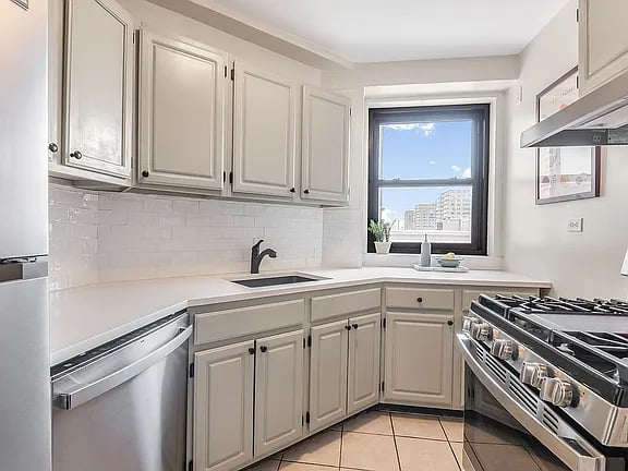 165 Clinton Ave Ste 6A
