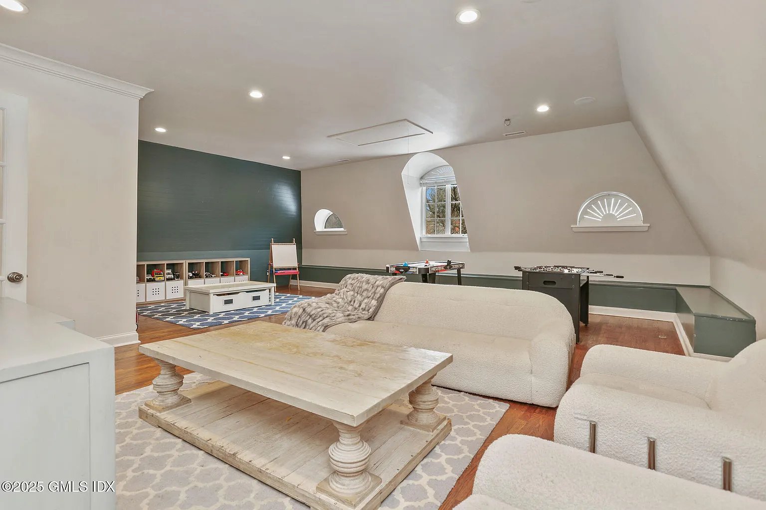 70 Sherwood Ave