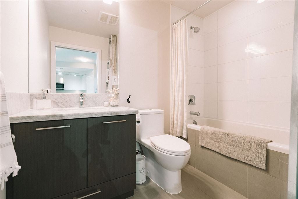 22 E Royal Ave, #413