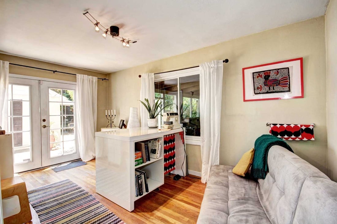 Just Listed! Excellent Location! and Under $300K!