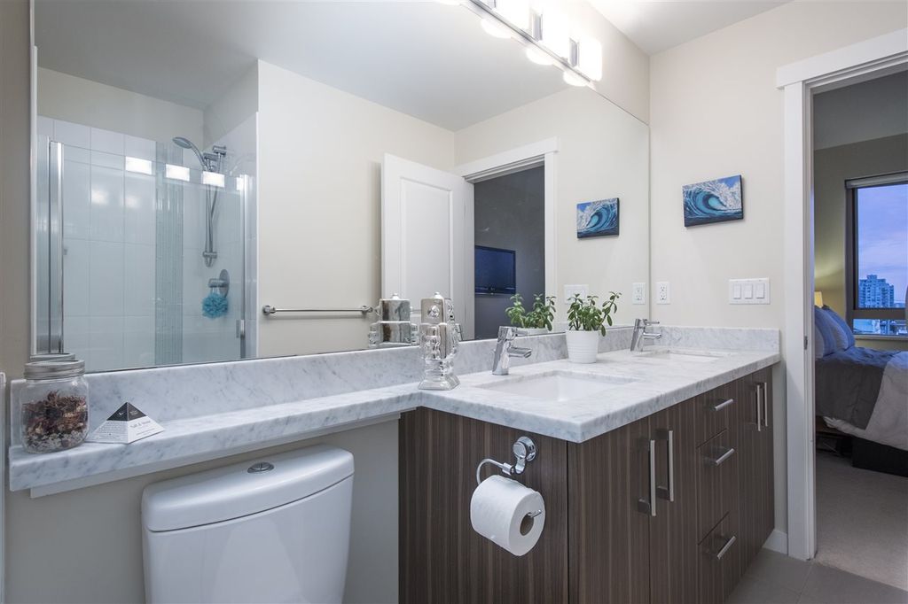 119 W 22nd St, #406