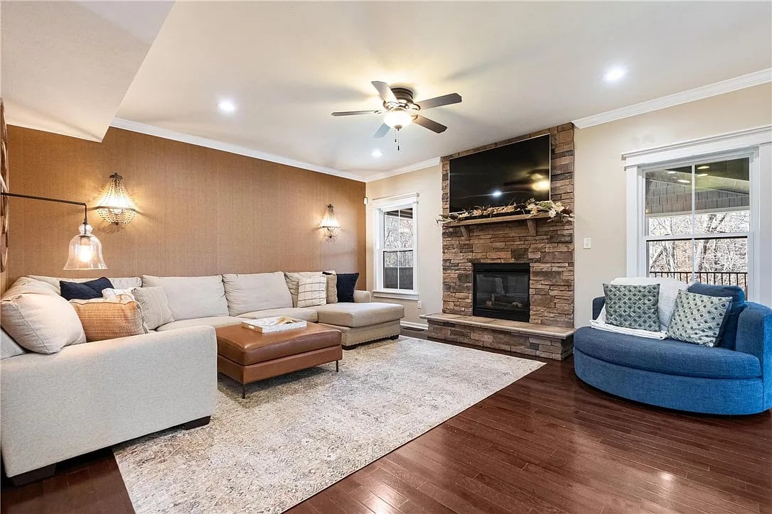 208 Long Ridge Dr