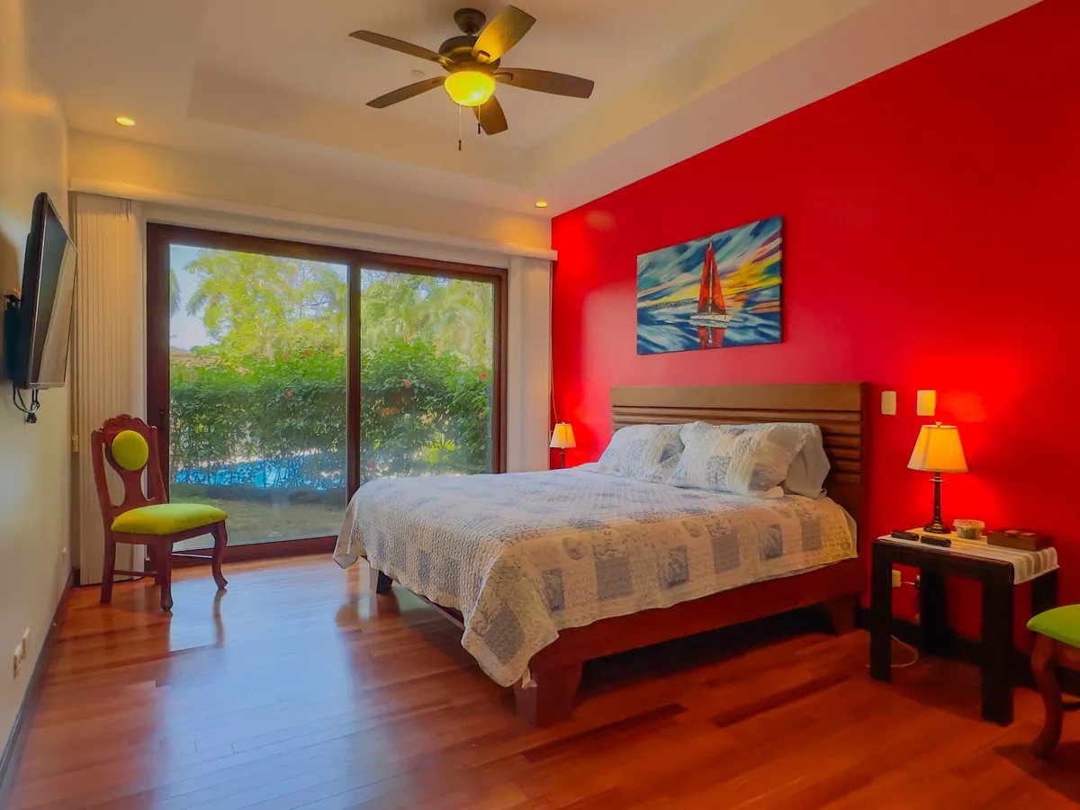 Ground Level Condo with a Yard