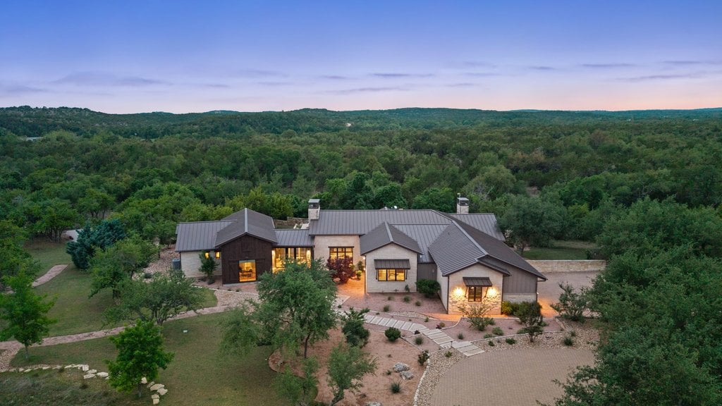 Horseman's Paradise in the heart of Dripping Springs