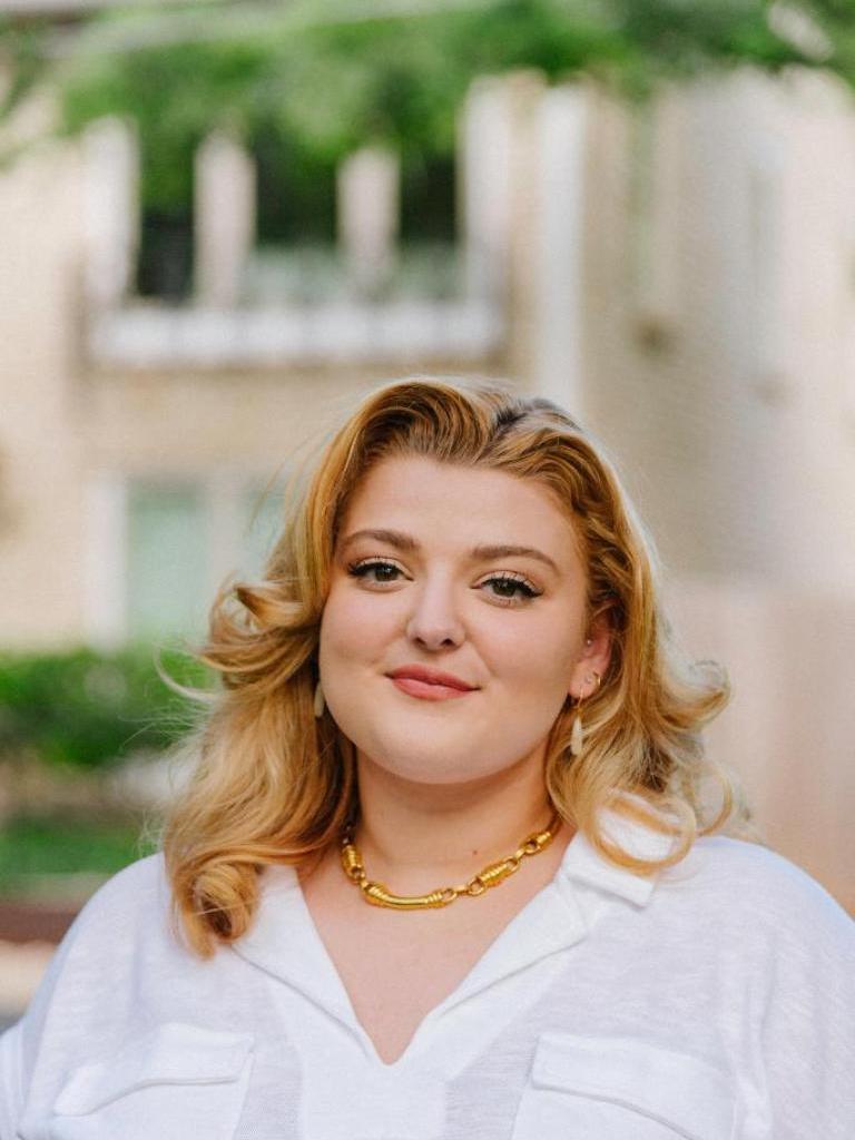 Carolyn Grace Holmes