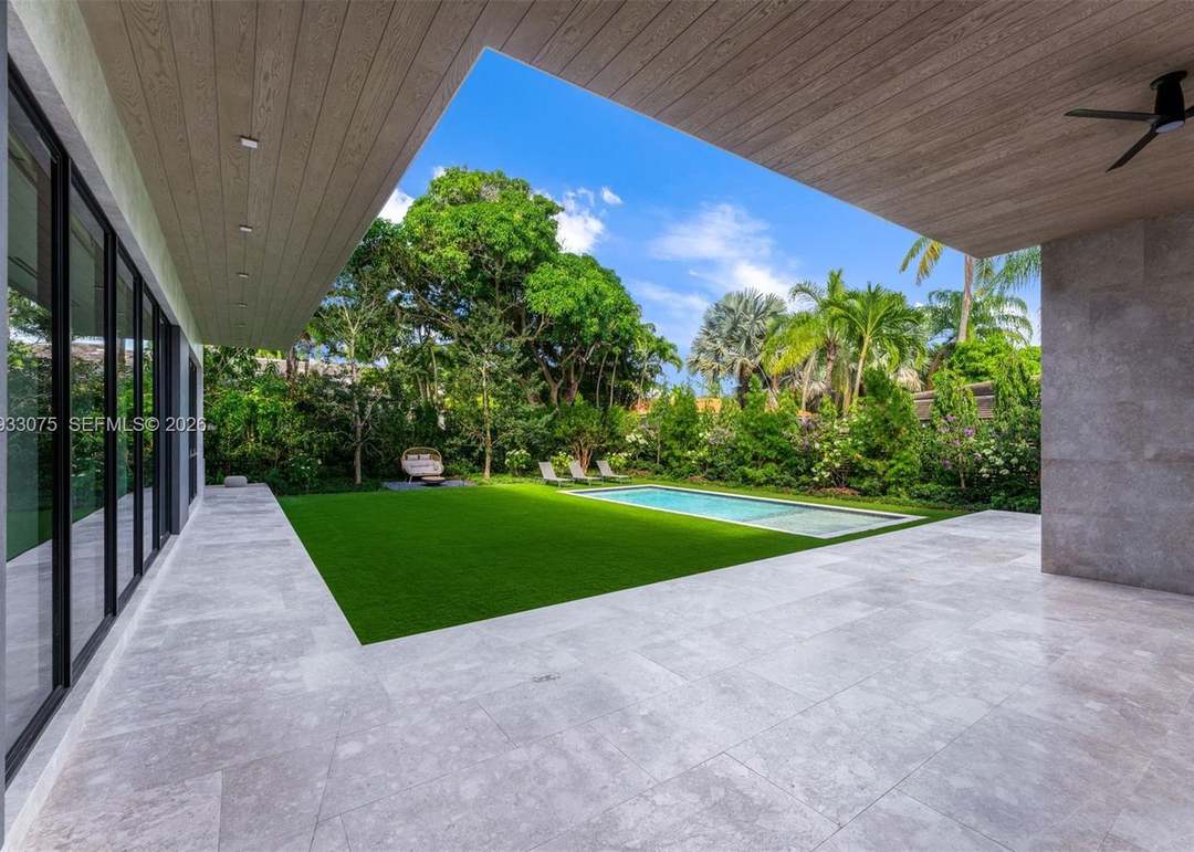 661 Melaleuca Ln