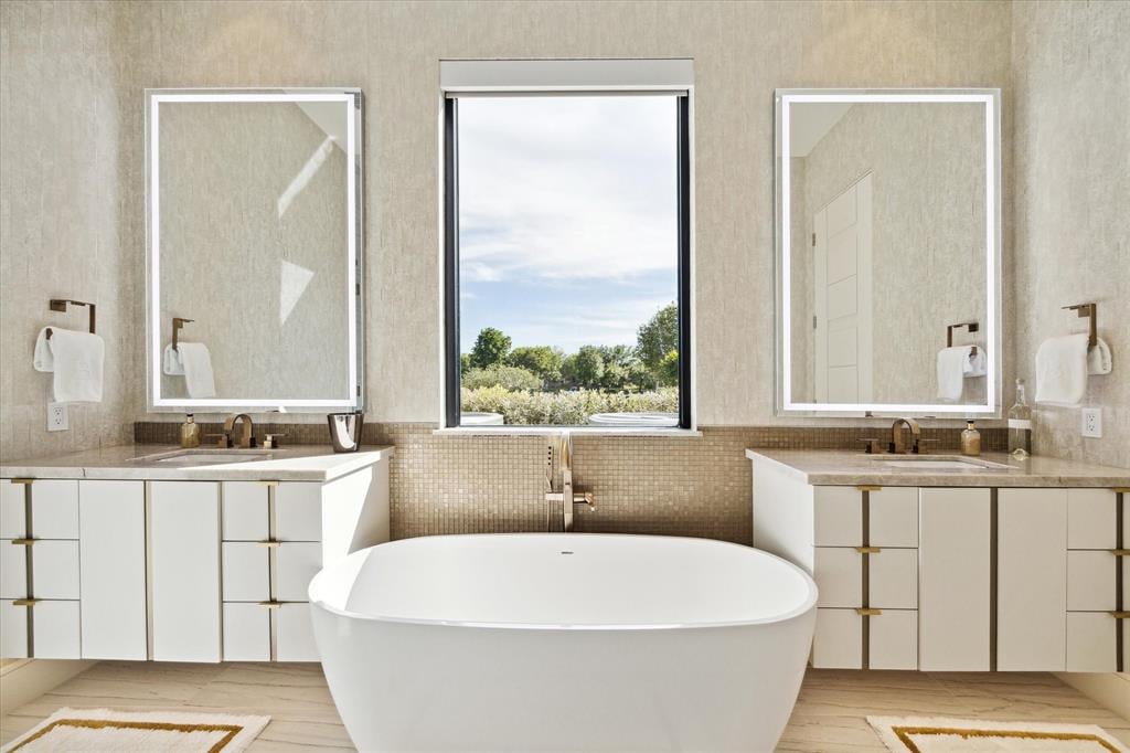 415 Lombardy, Venetian Estates