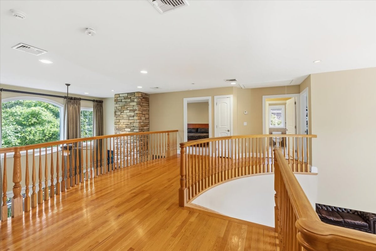 4 Centennial Ct, Totowa, NJ
