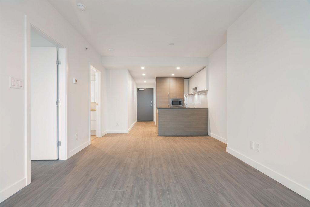 13615 Fraser Hwy, #402