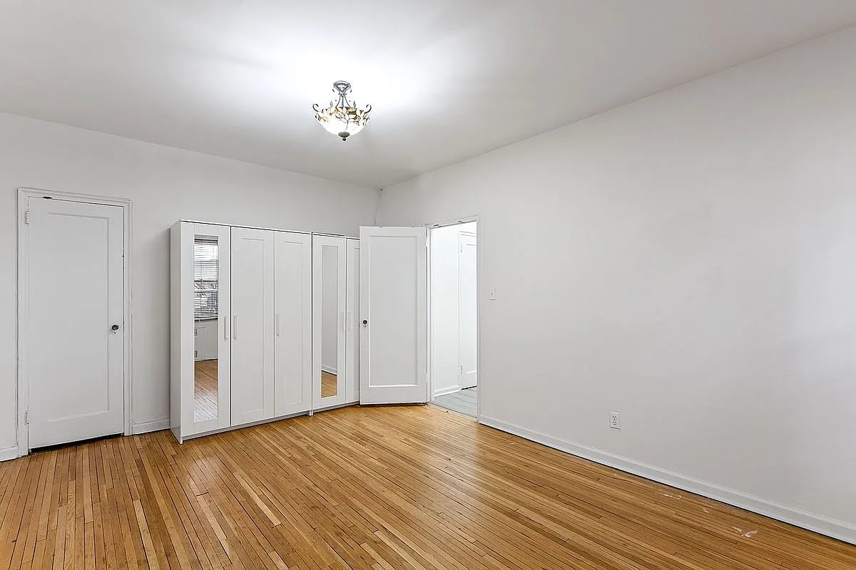 915 E 17th St APT 111