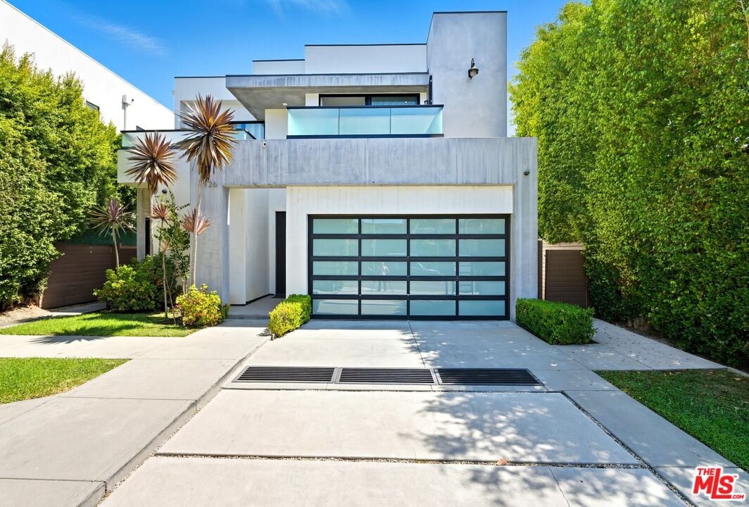 N Crescent Heights Blvd, 90046