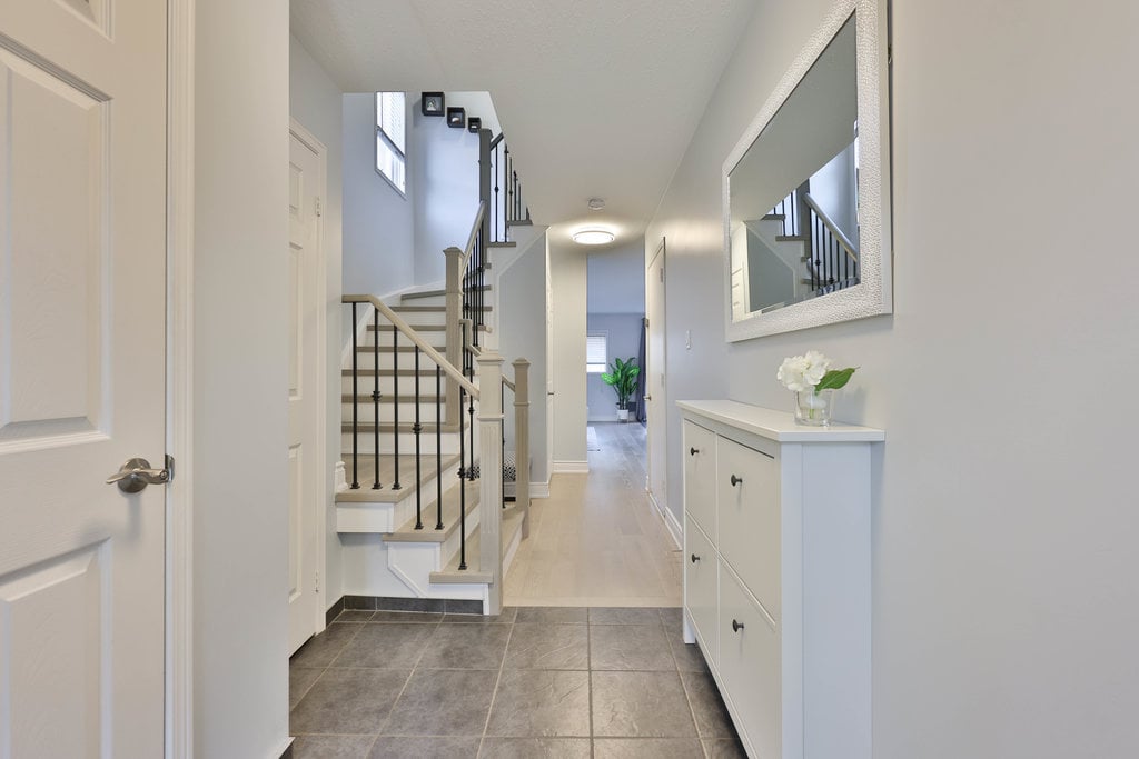 TH21-1385 Lakeshore Rd W 