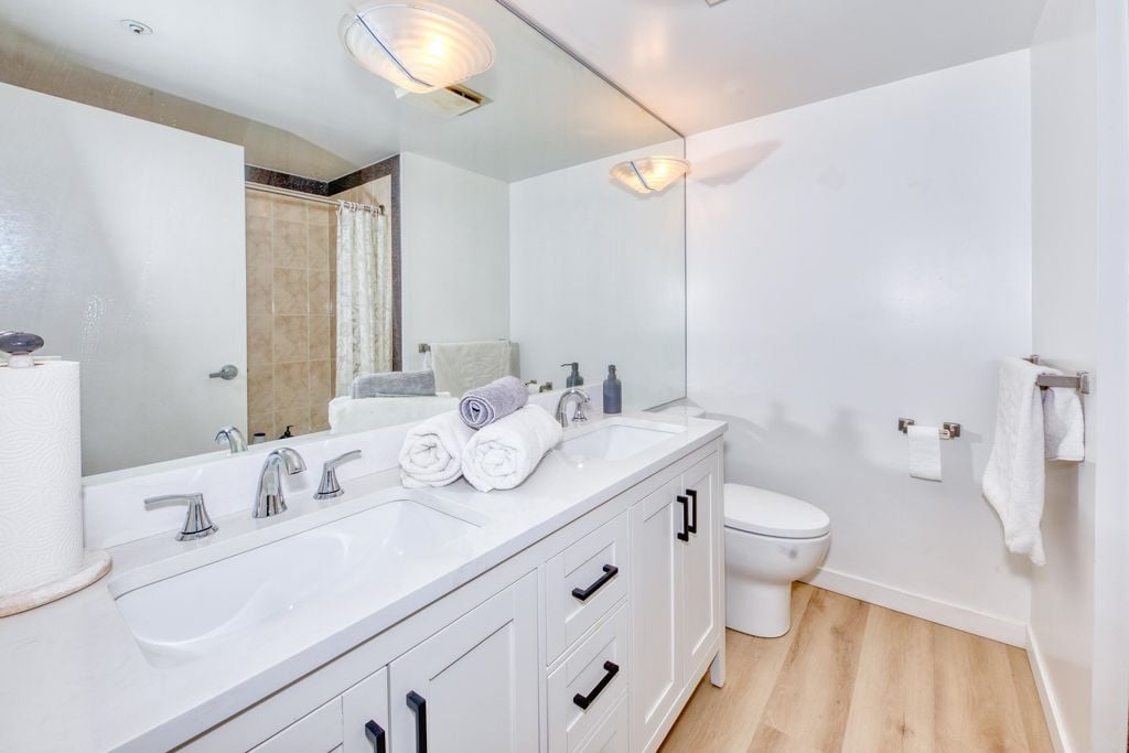 1050 Burrard St, #2303