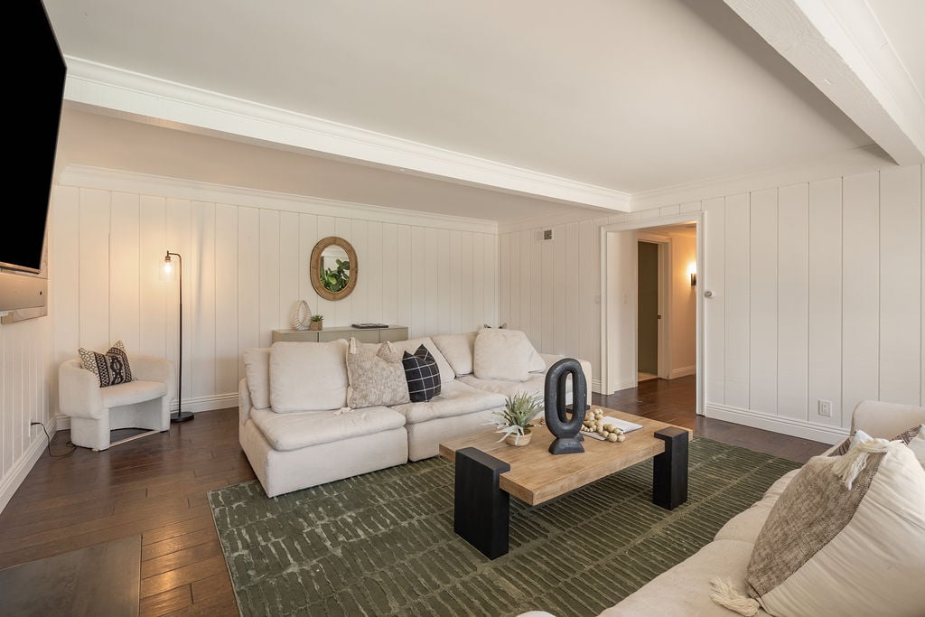 11042 Hunting Horn Drive, North Tustin, CA 